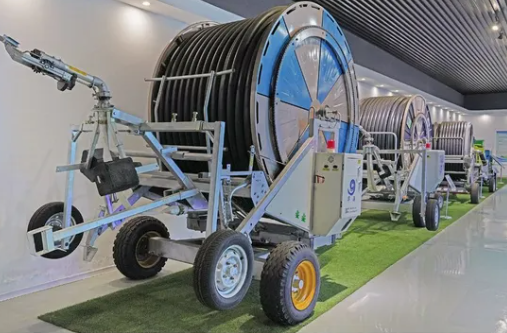 IoTコアモーターとポンプを搭載した金属製農業用スプリンクラ - Agriculture Farming Systems のレビューと価格